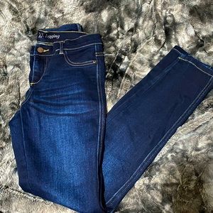 Women’s dark wash Skinny jeans